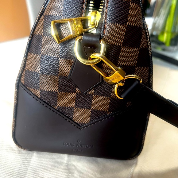 Louis Vuiton Purse! Authentic and worn 2 times only! - Picture 4 of 16